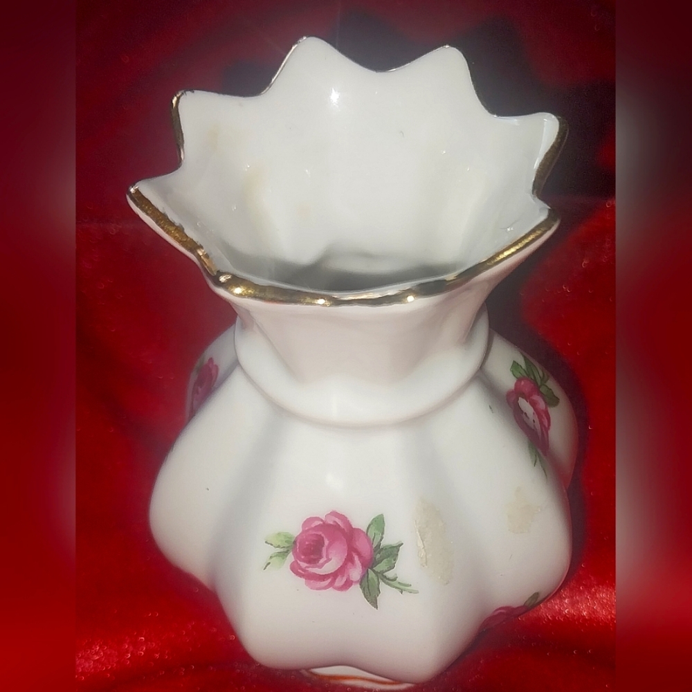 Erphila Floral White and Gold Vase